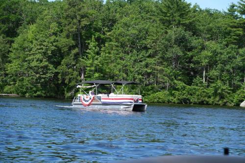 2025 -07-04 Pawtuckaway lake Boat Parade@DSCF8825